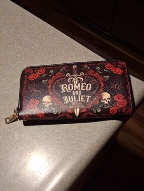 Lettoria Romeo and Juliet Red Rose Zip Wallet
